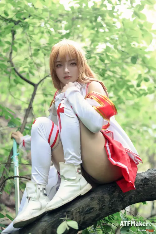 hotie-ATFM-Tsubaki-cosplay-Yuuki-Asuna---Sword-Art-Online-leaks.webp