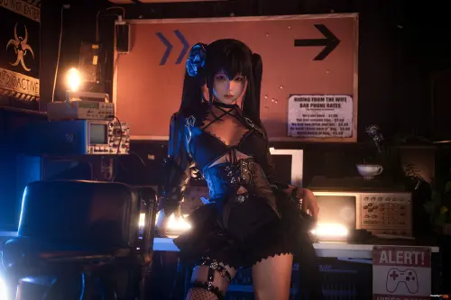 Cosplay-hotie-Chun-Momo---Black-Rock-Shooter-porn.webp